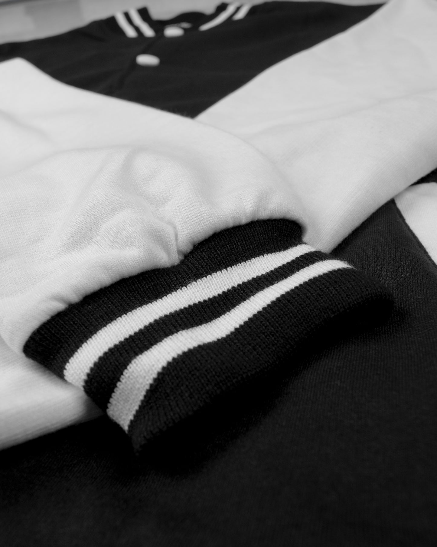 SOLID VARSITY | RELAXED FIT